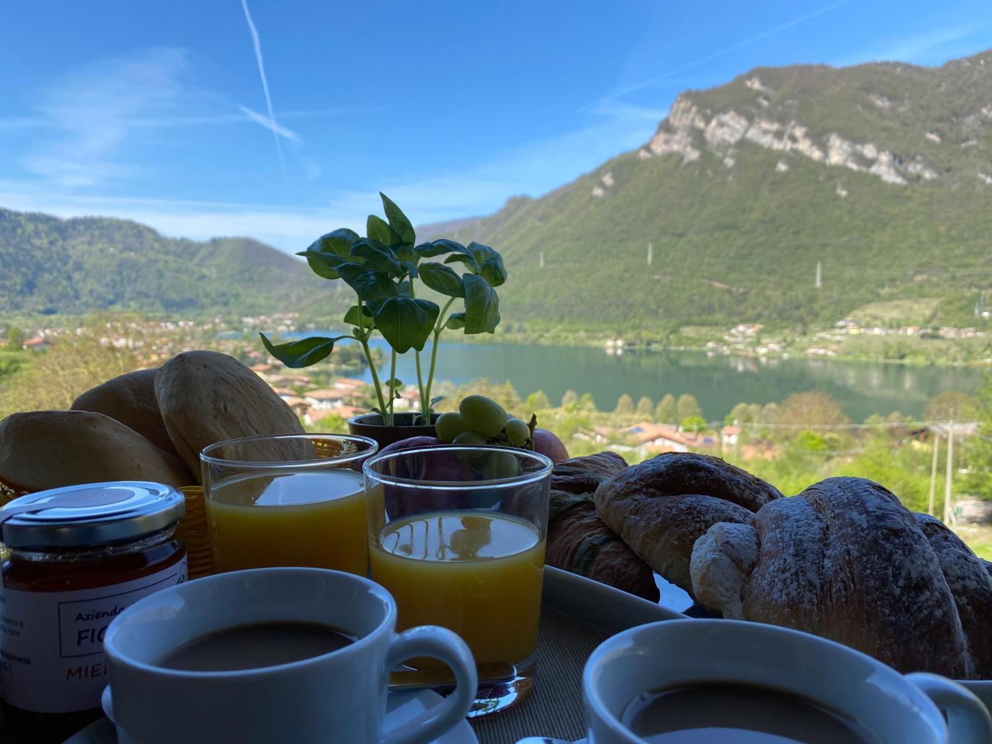 Casa Carla, Bis 4 Personen, Garten, Balkon Mit Blick Auf Den See Und Die Berge Crone Extérieur photo
